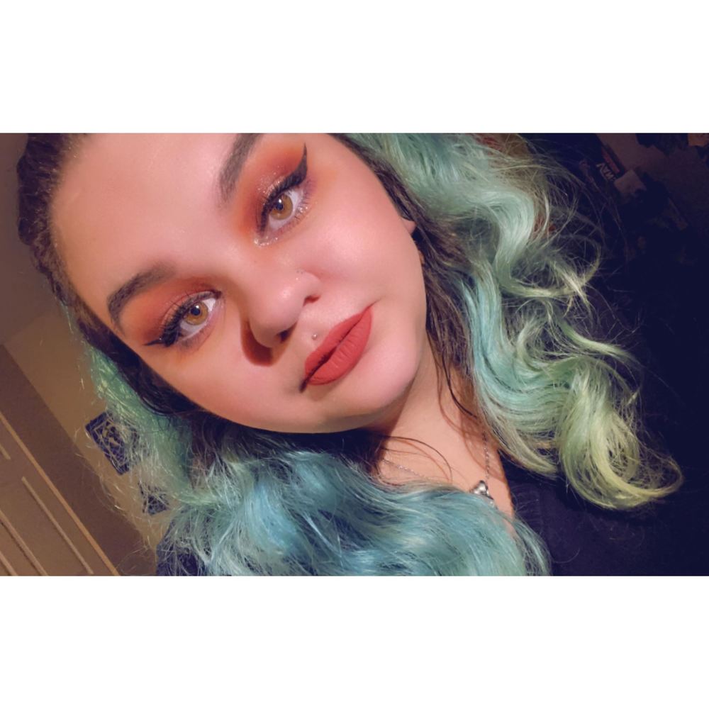 Meet your Posher, Alicia